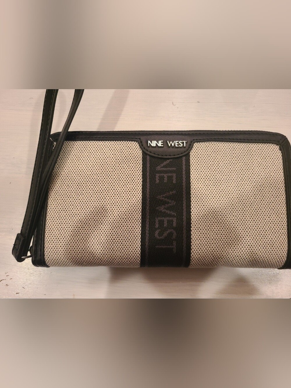Nine west wallet w/ wristlet strap